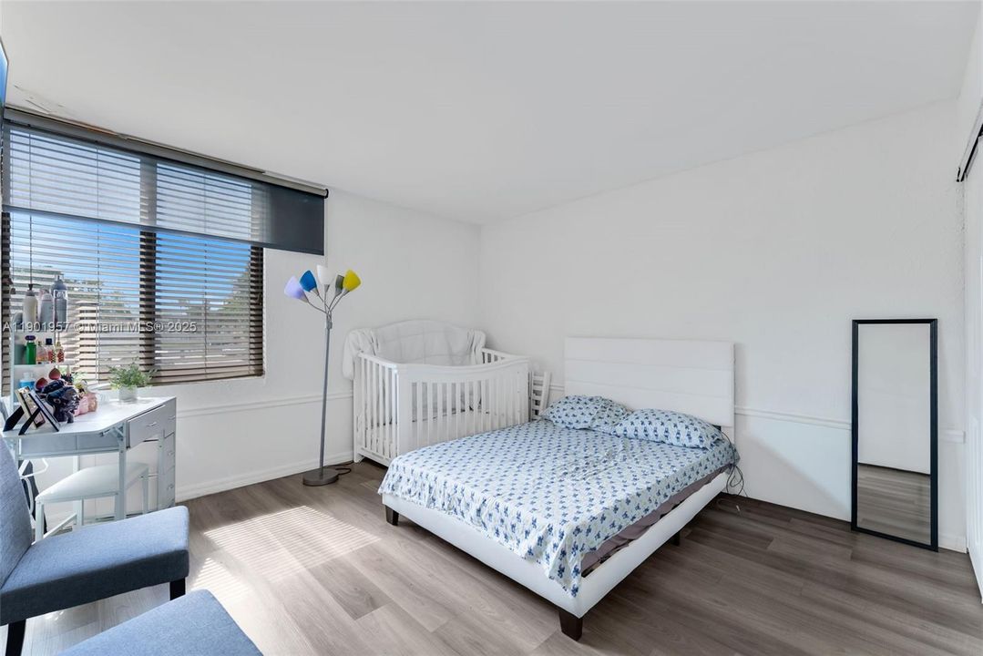 待售: $255,000 (2 贝兹, 1 浴室, 930 平方英尺)