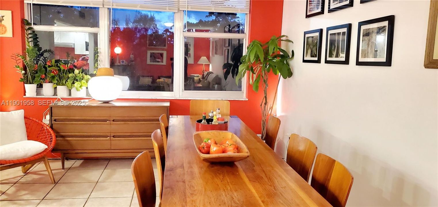 На продажу: $239,100 (2 спален, 2 ванн, 1213 Квадратных фут)