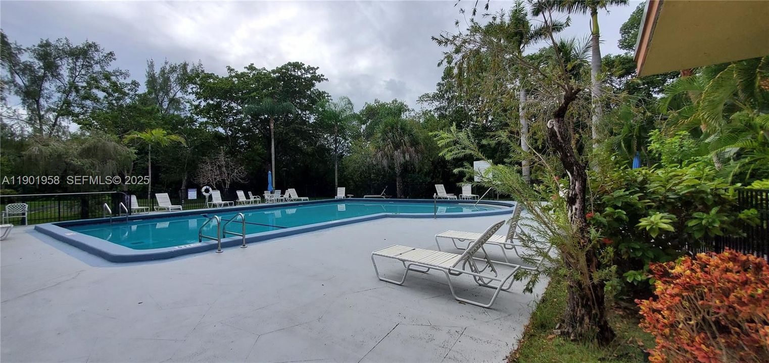 На продажу: $239,100 (2 спален, 2 ванн, 1213 Квадратных фут)