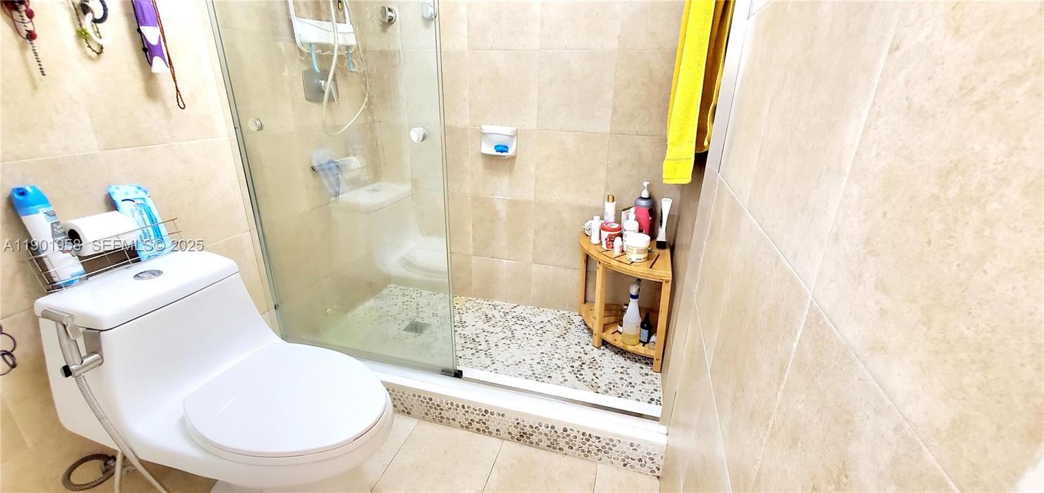 На продажу: $239,100 (2 спален, 2 ванн, 1213 Квадратных фут)