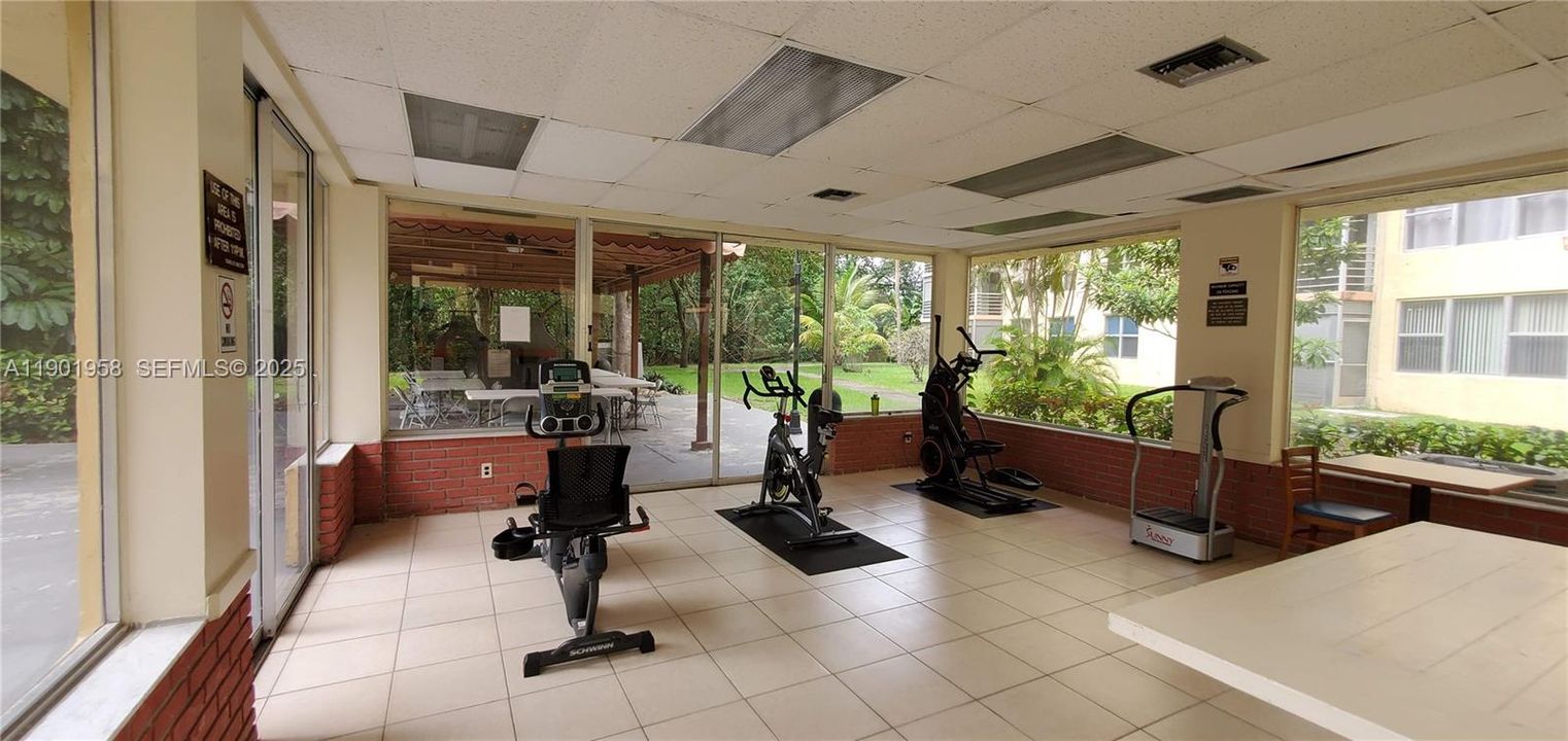 На продажу: $239,100 (2 спален, 2 ванн, 1213 Квадратных фут)