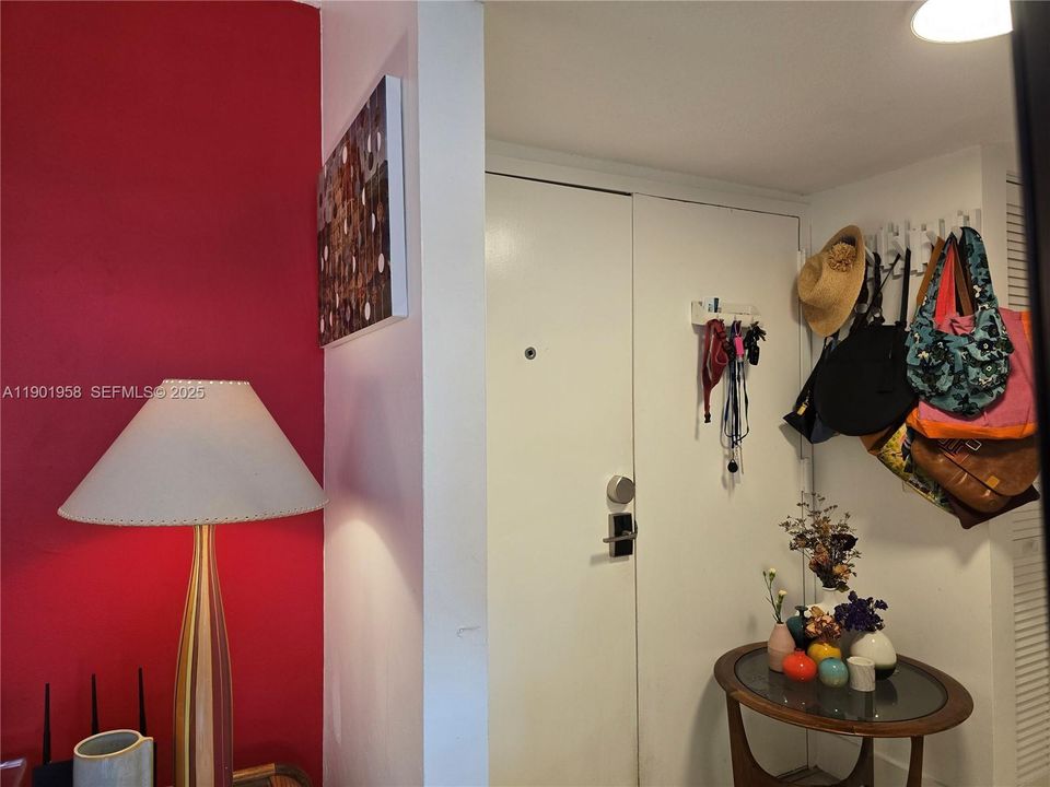 На продажу: $239,100 (2 спален, 2 ванн, 1213 Квадратных фут)