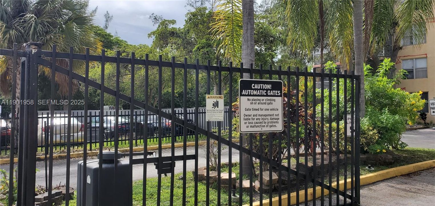 На продажу: $239,100 (2 спален, 2 ванн, 1213 Квадратных фут)