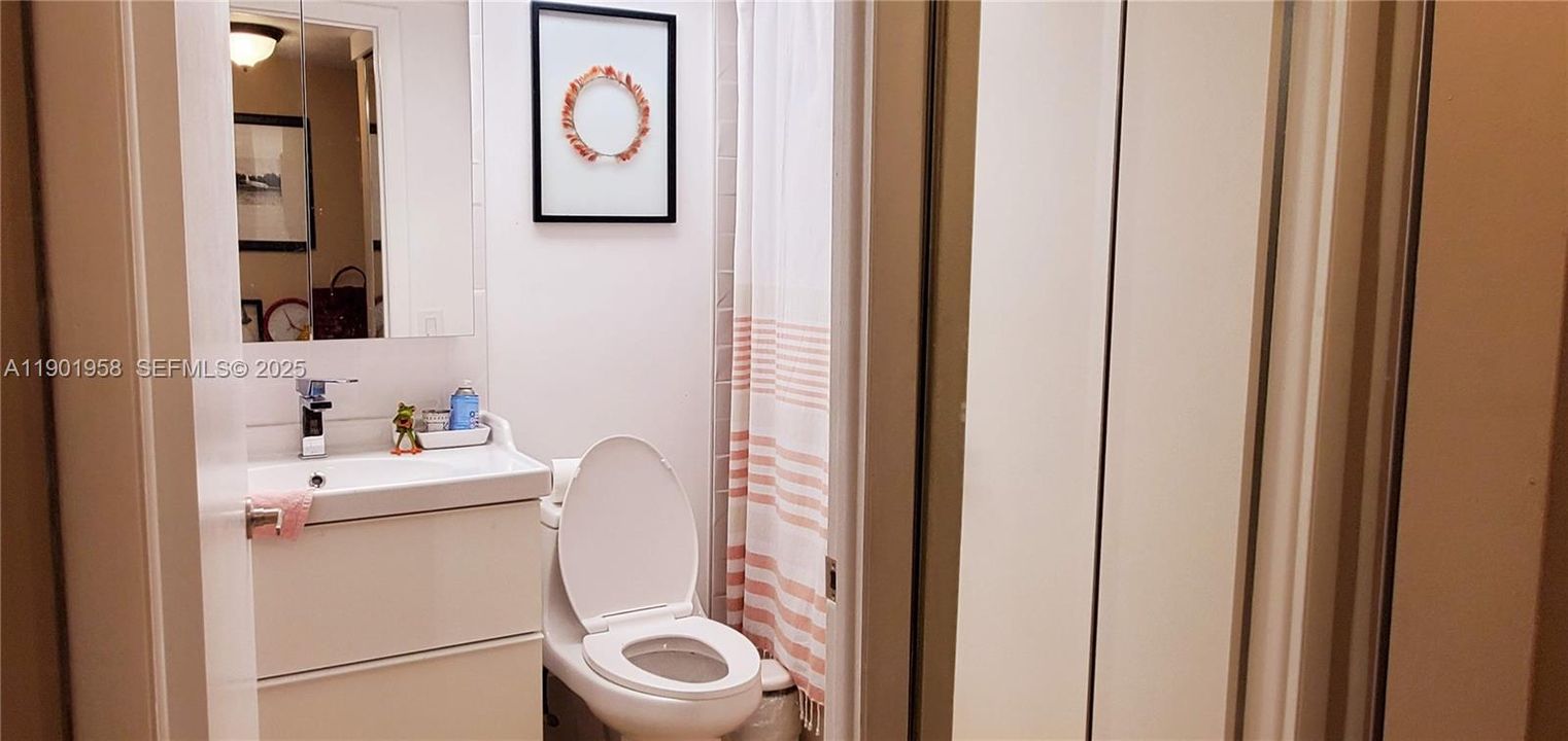 На продажу: $239,100 (2 спален, 2 ванн, 1213 Квадратных фут)