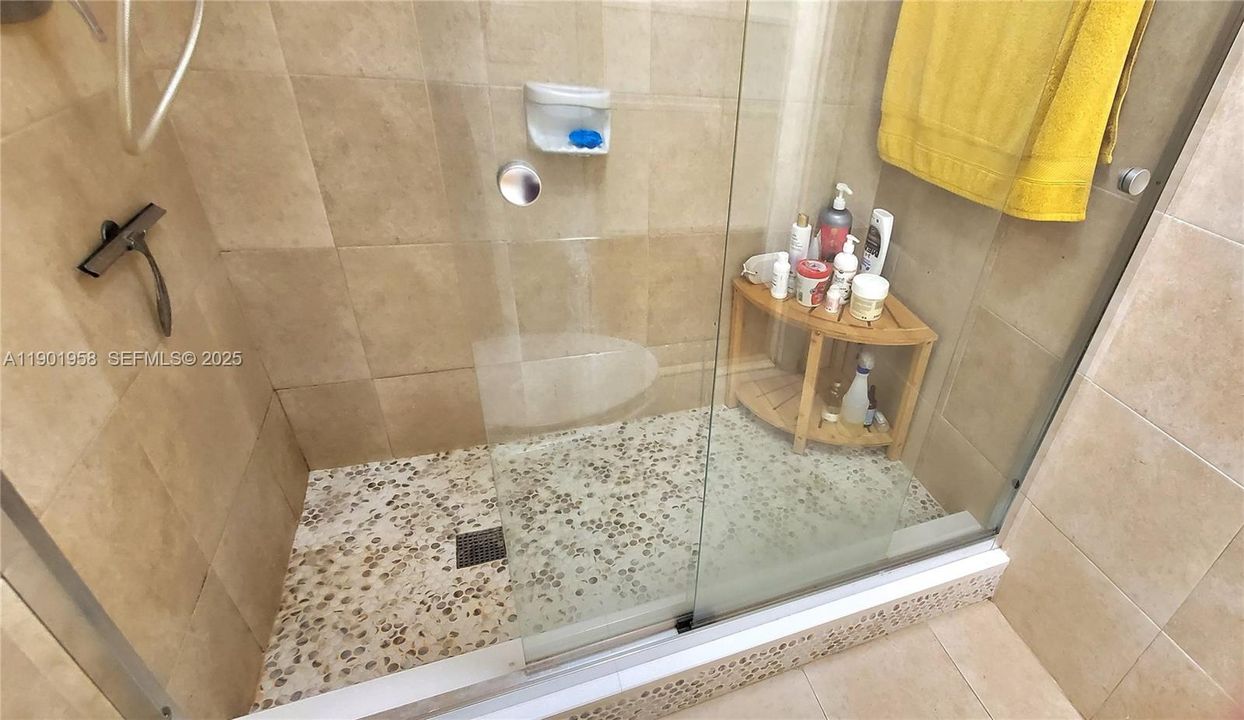 На продажу: $239,100 (2 спален, 2 ванн, 1213 Квадратных фут)