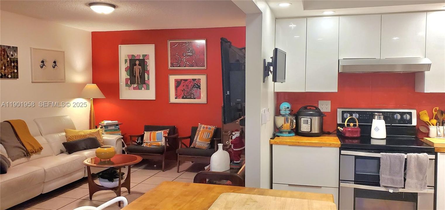 На продажу: $239,100 (2 спален, 2 ванн, 1213 Квадратных фут)