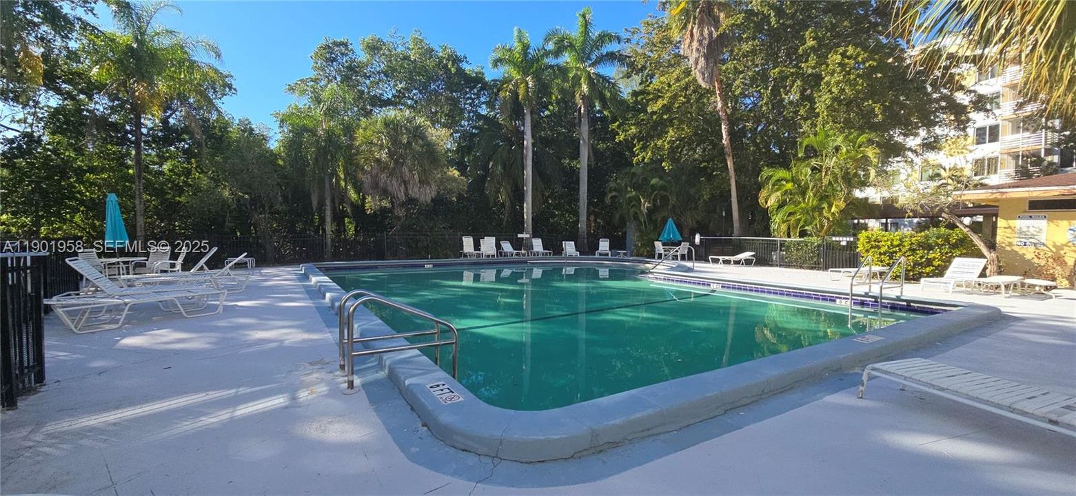 На продажу: $239,100 (2 спален, 2 ванн, 1213 Квадратных фут)