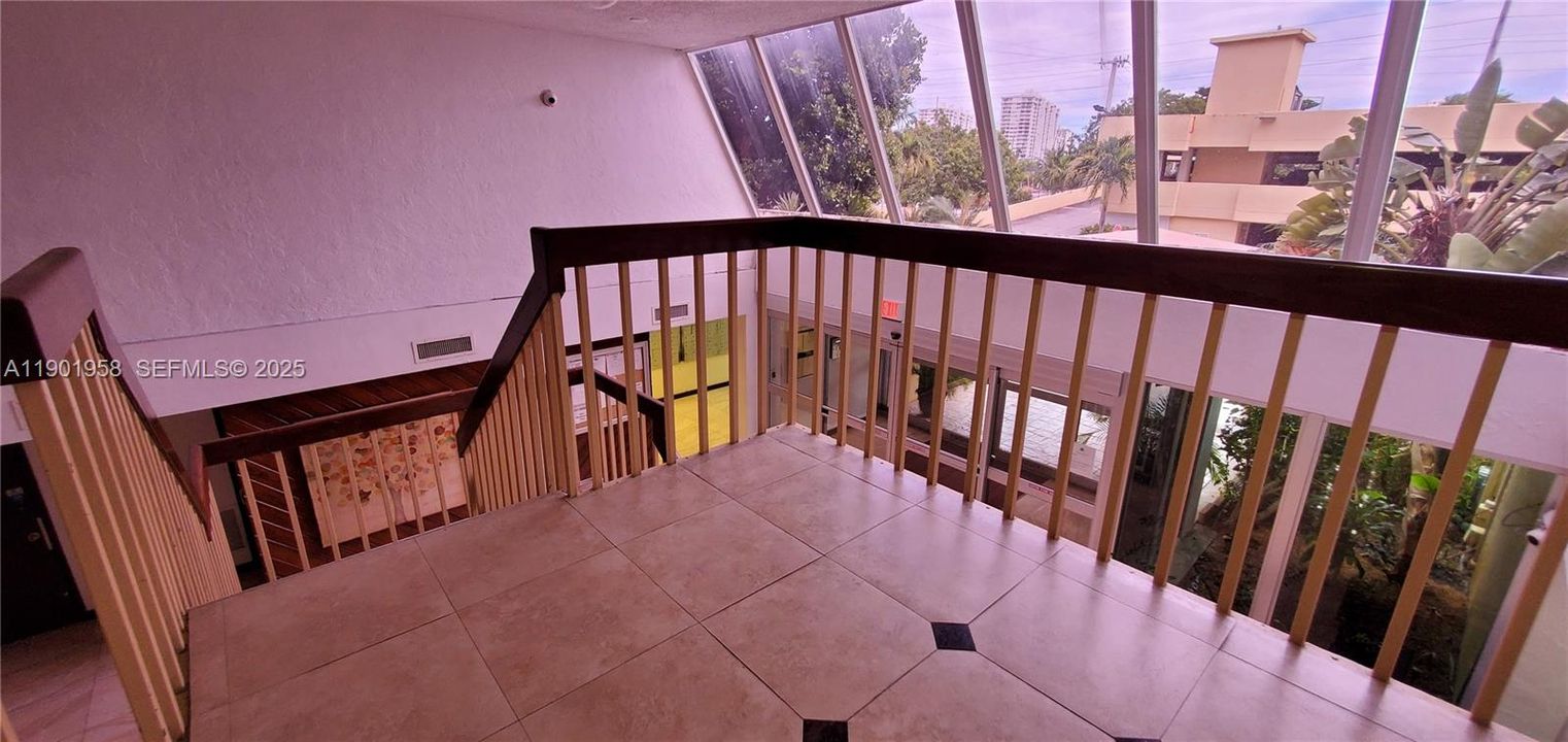 На продажу: $239,100 (2 спален, 2 ванн, 1213 Квадратных фут)