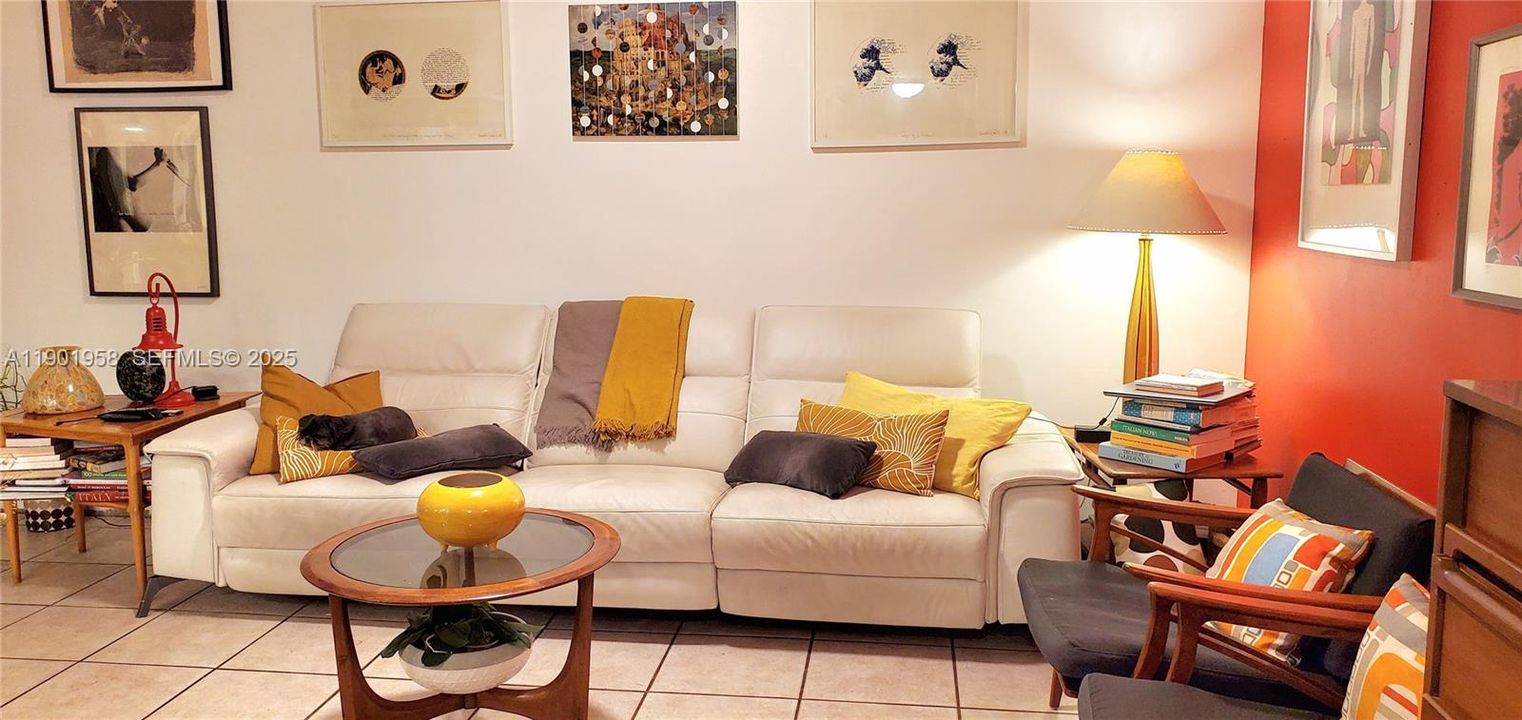 На продажу: $239,100 (2 спален, 2 ванн, 1213 Квадратных фут)