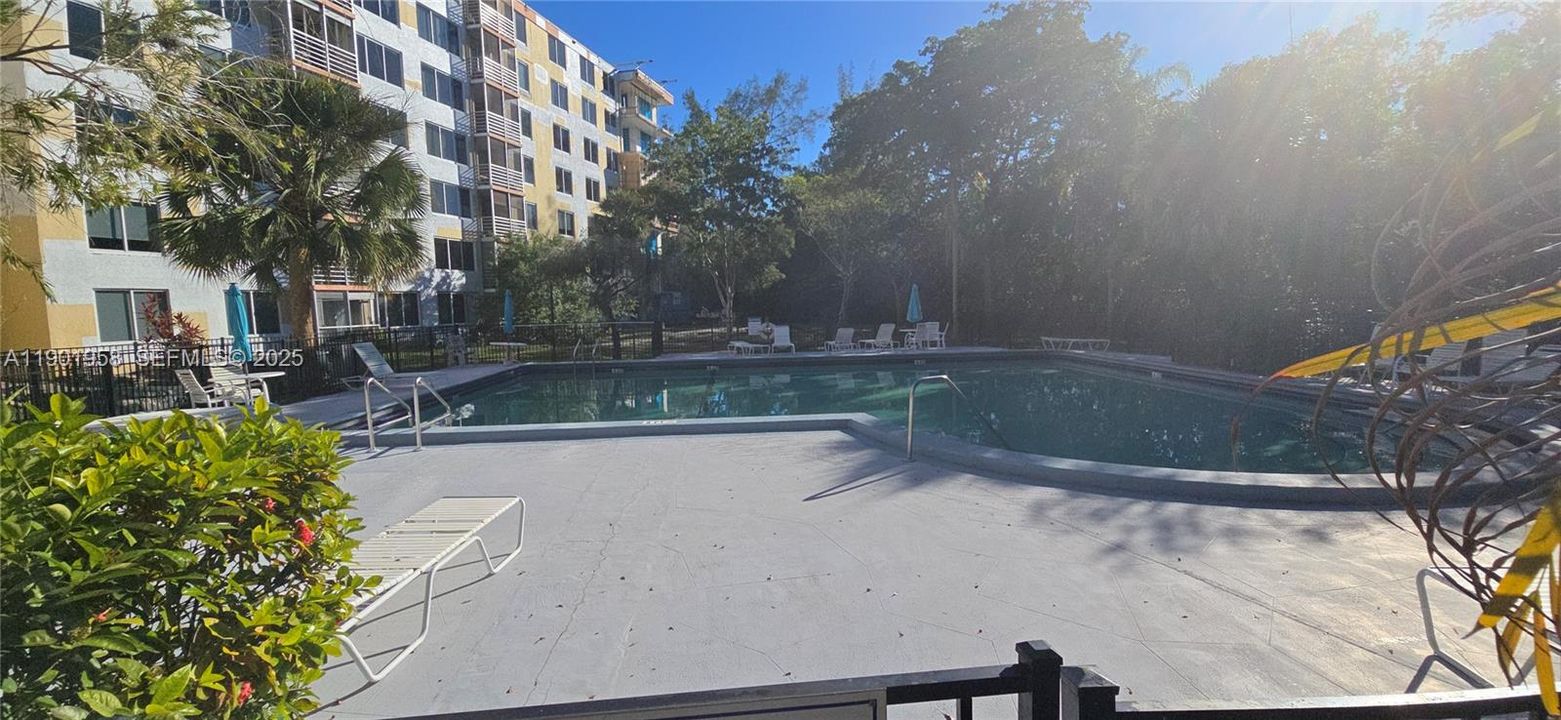 На продажу: $239,100 (2 спален, 2 ванн, 1213 Квадратных фут)