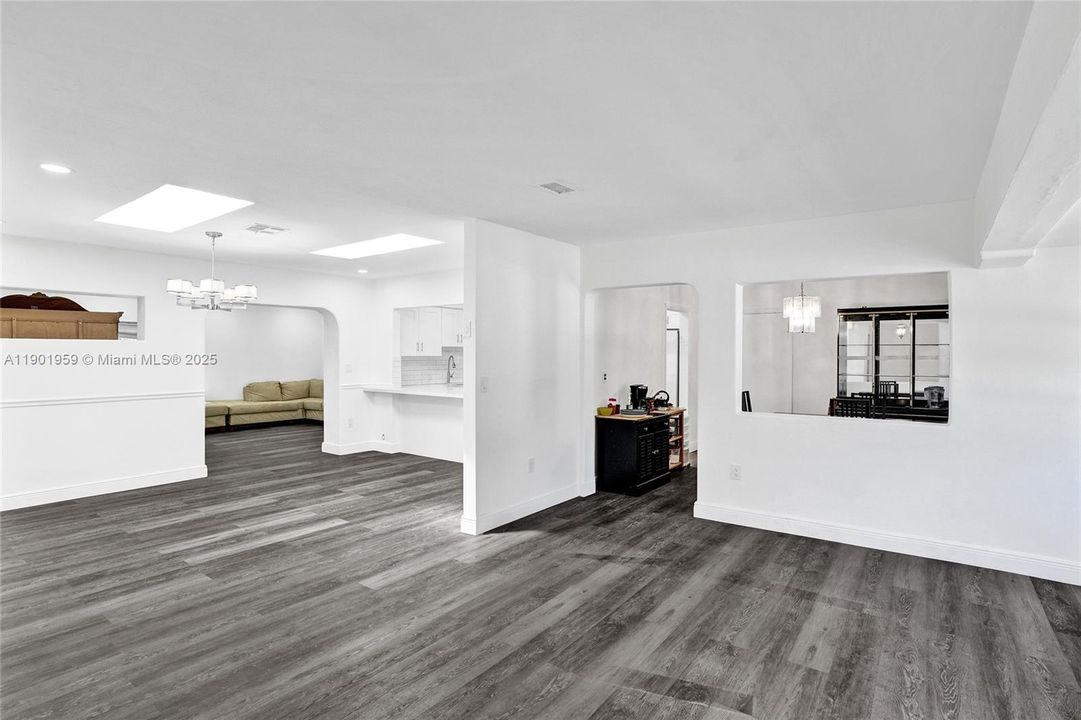 На продажу: $1,300,000 (5 спален, 3 ванн, 2738 Квадратных фут)