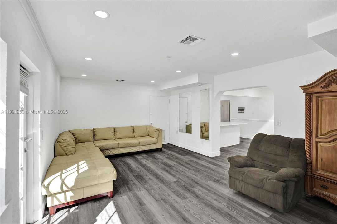 На продажу: $1,300,000 (5 спален, 3 ванн, 2738 Квадратных фут)