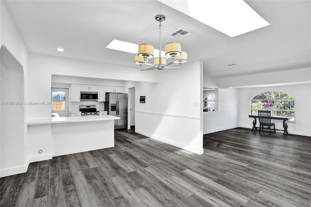 На продажу: $1,300,000 (5 спален, 3 ванн, 2738 Квадратных фут)