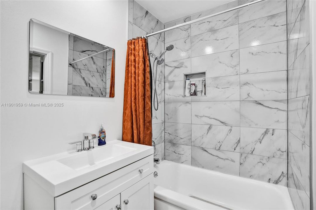 На продажу: $1,300,000 (5 спален, 3 ванн, 2738 Квадратных фут)