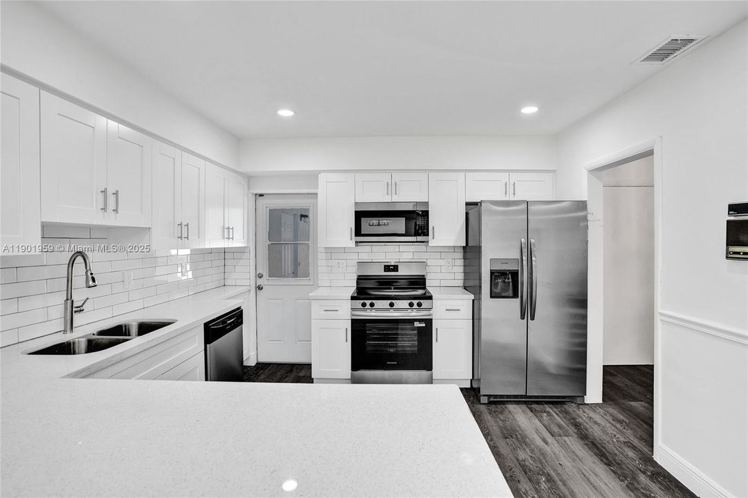 На продажу: $1,300,000 (5 спален, 3 ванн, 2738 Квадратных фут)