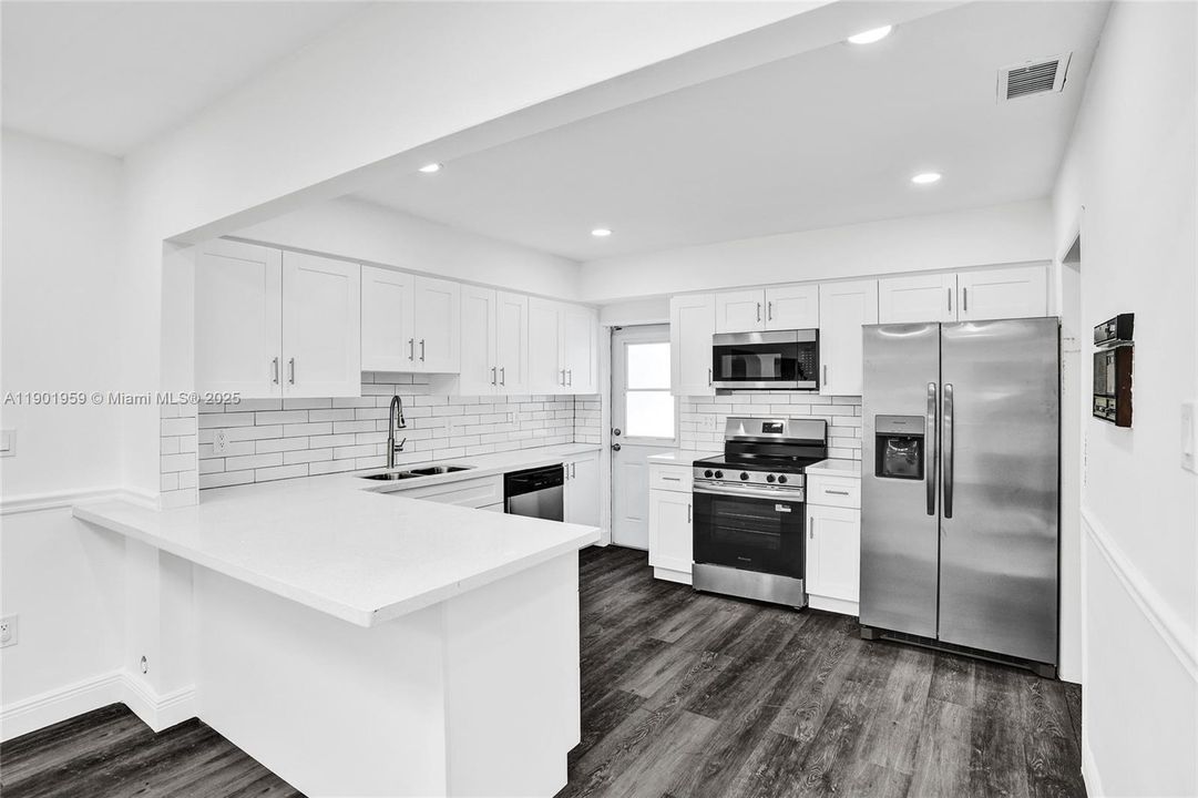 На продажу: $1,300,000 (5 спален, 3 ванн, 2738 Квадратных фут)