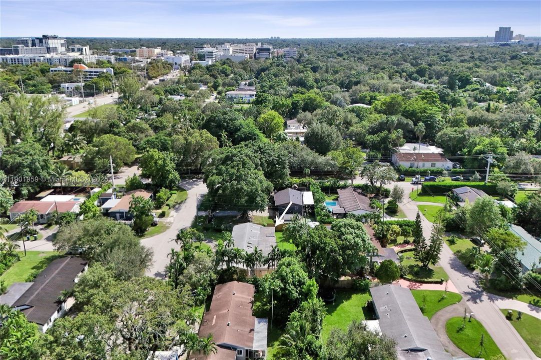 На продажу: $1,300,000 (5 спален, 3 ванн, 2738 Квадратных фут)