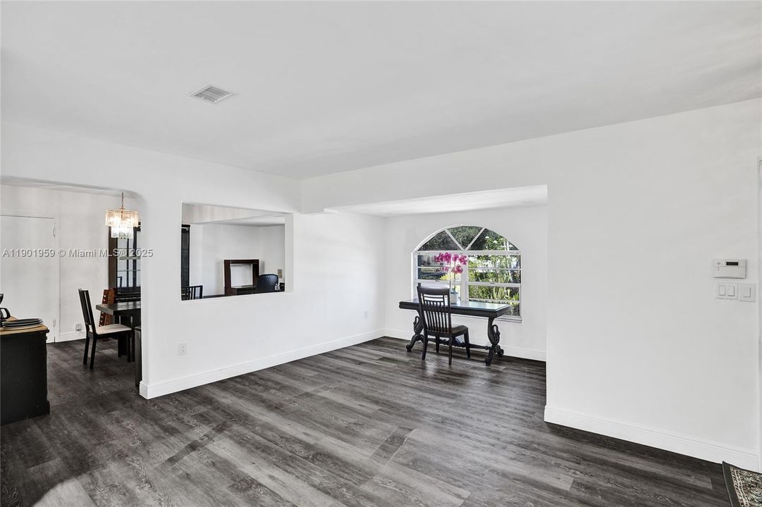 На продажу: $1,300,000 (5 спален, 3 ванн, 2738 Квадратных фут)