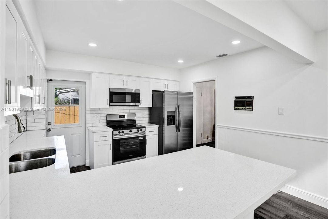 На продажу: $1,300,000 (5 спален, 3 ванн, 2738 Квадратных фут)