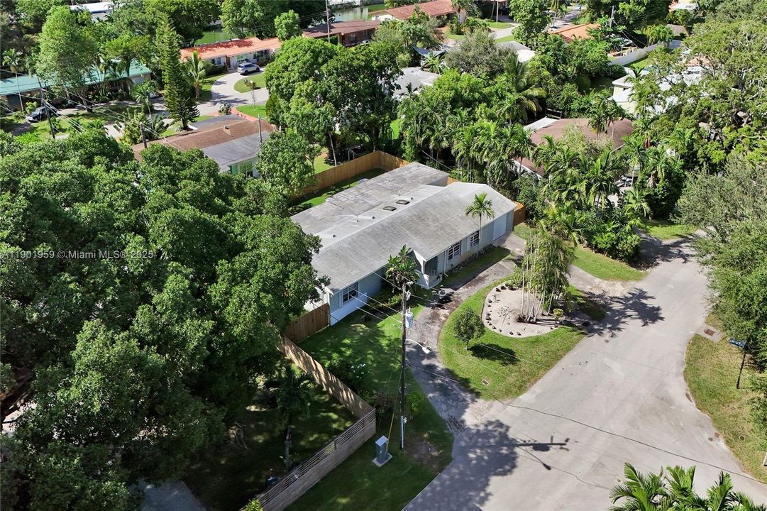 На продажу: $1,300,000 (5 спален, 3 ванн, 2738 Квадратных фут)