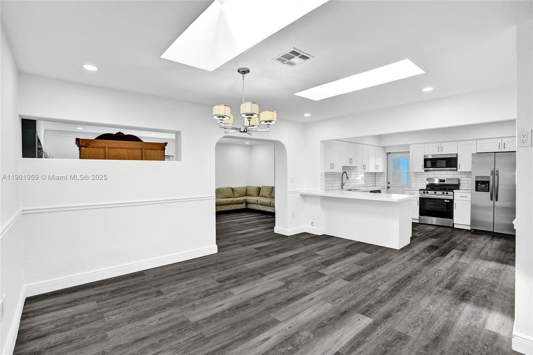 На продажу: $1,300,000 (5 спален, 3 ванн, 2738 Квадратных фут)