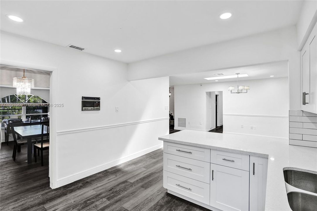 На продажу: $1,300,000 (5 спален, 3 ванн, 2738 Квадратных фут)