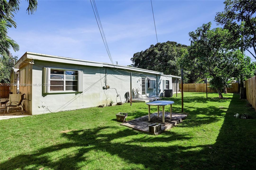 На продажу: $1,300,000 (5 спален, 3 ванн, 2738 Квадратных фут)