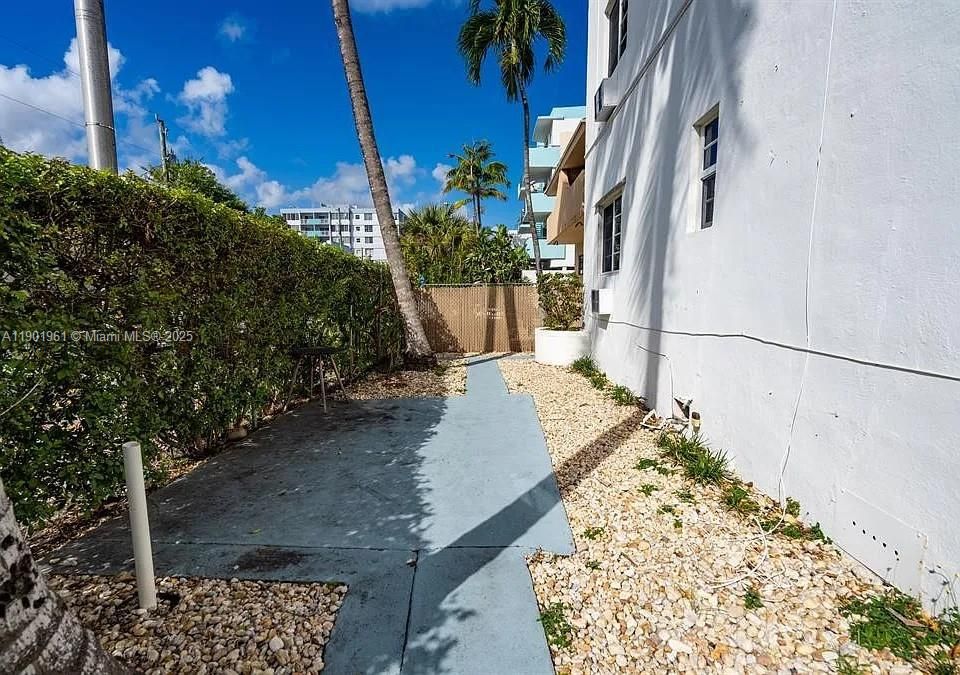 For Rent: $1,950 (1 beds, 1 baths, 750 Square Feet)