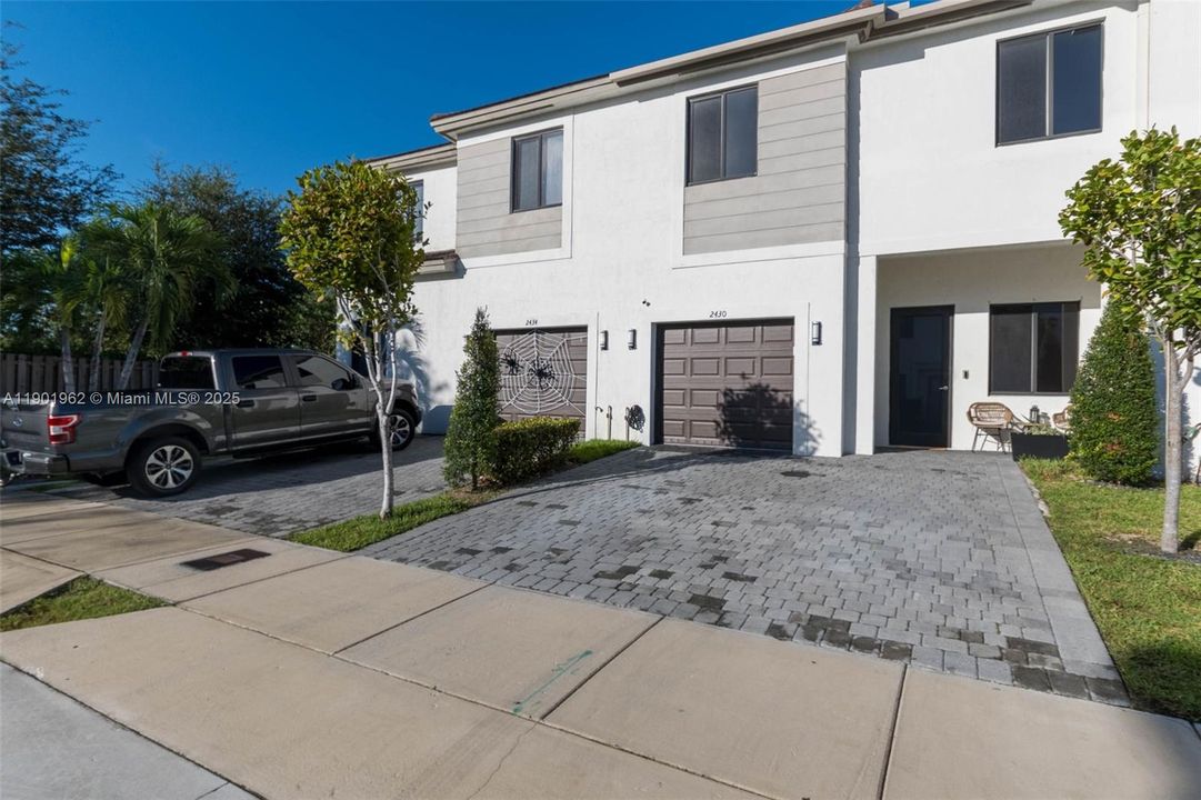 Recently Rented: $3,950 (4 beds, 3 baths, 2208 Square Feet)