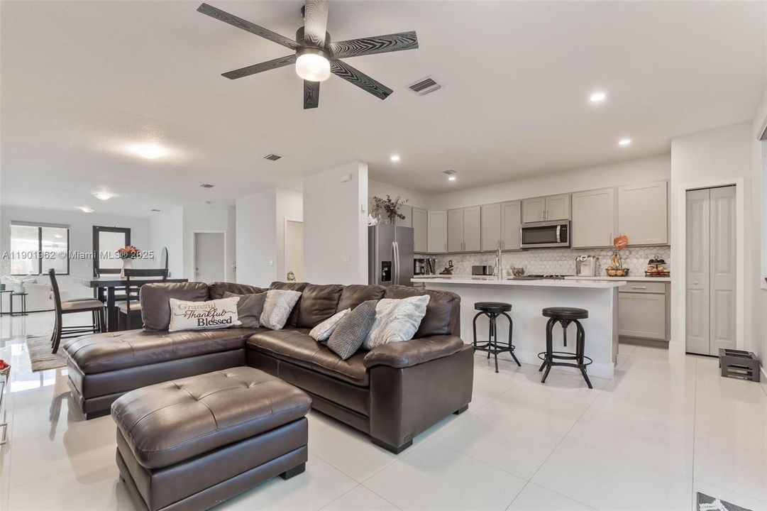 Recently Rented: $3,950 (4 beds, 3 baths, 2208 Square Feet)