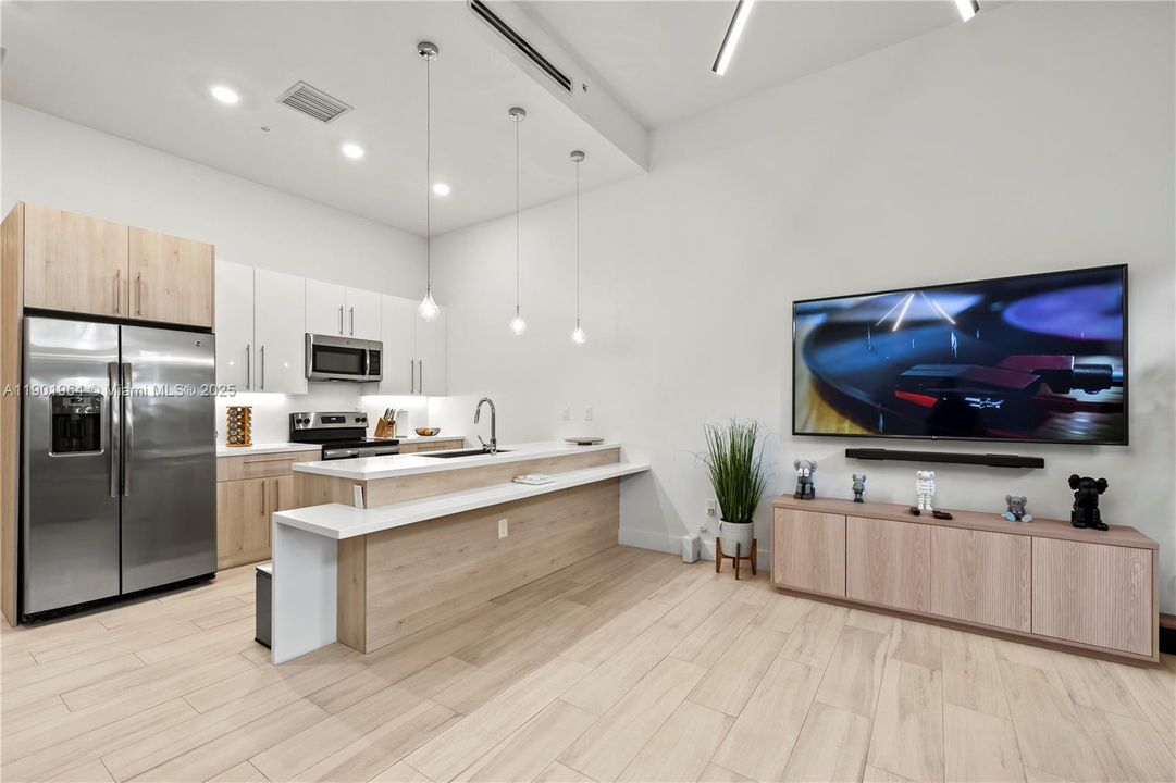 For Rent: $3,000 (2 beds, 2 baths, 1520 Square Feet)