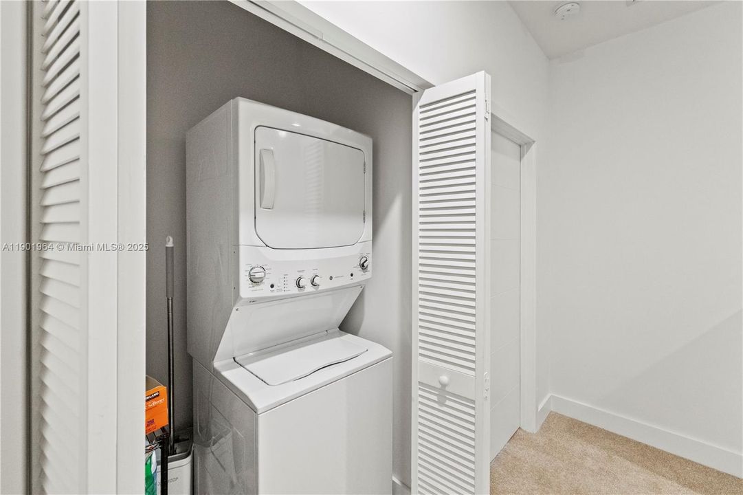 For Rent: $3,000 (2 beds, 2 baths, 1520 Square Feet)