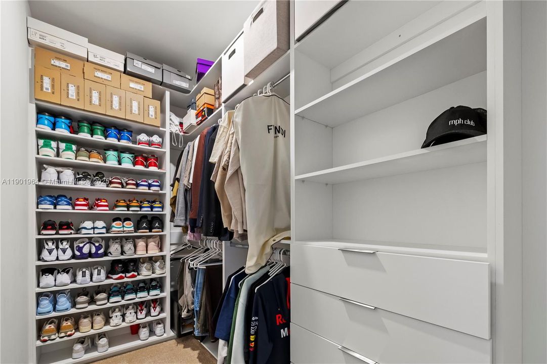 For Rent: $3,000 (2 beds, 2 baths, 1520 Square Feet)