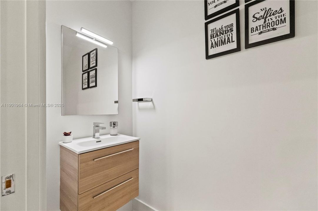 For Rent: $3,000 (2 beds, 2 baths, 1520 Square Feet)