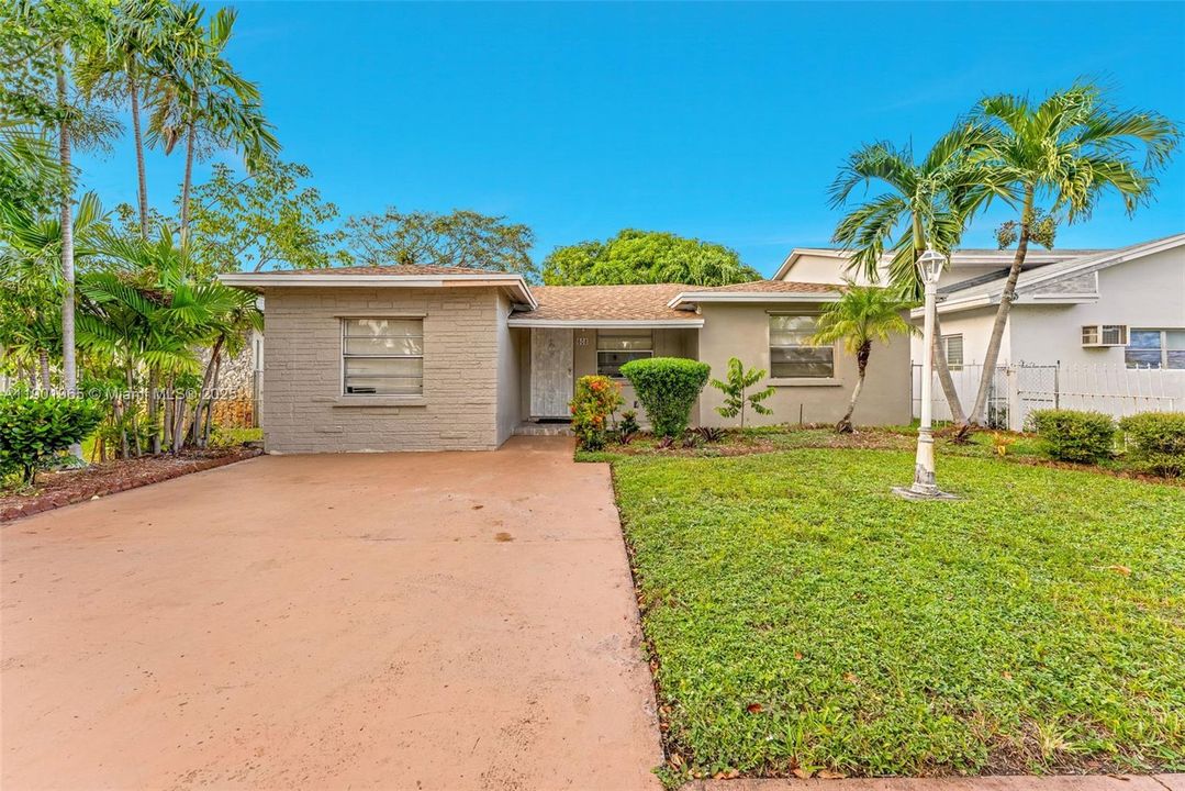 For Sale: $450,000 (4 beds, 3 baths, 1472 Square Feet)