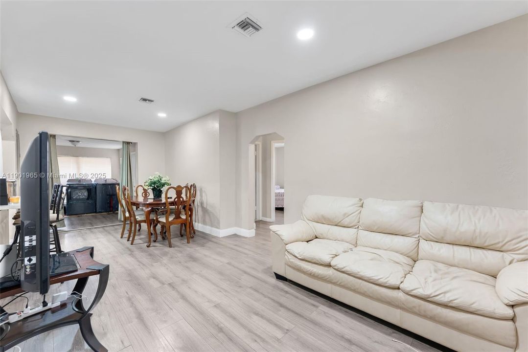 For Sale: $450,000 (4 beds, 3 baths, 1472 Square Feet)