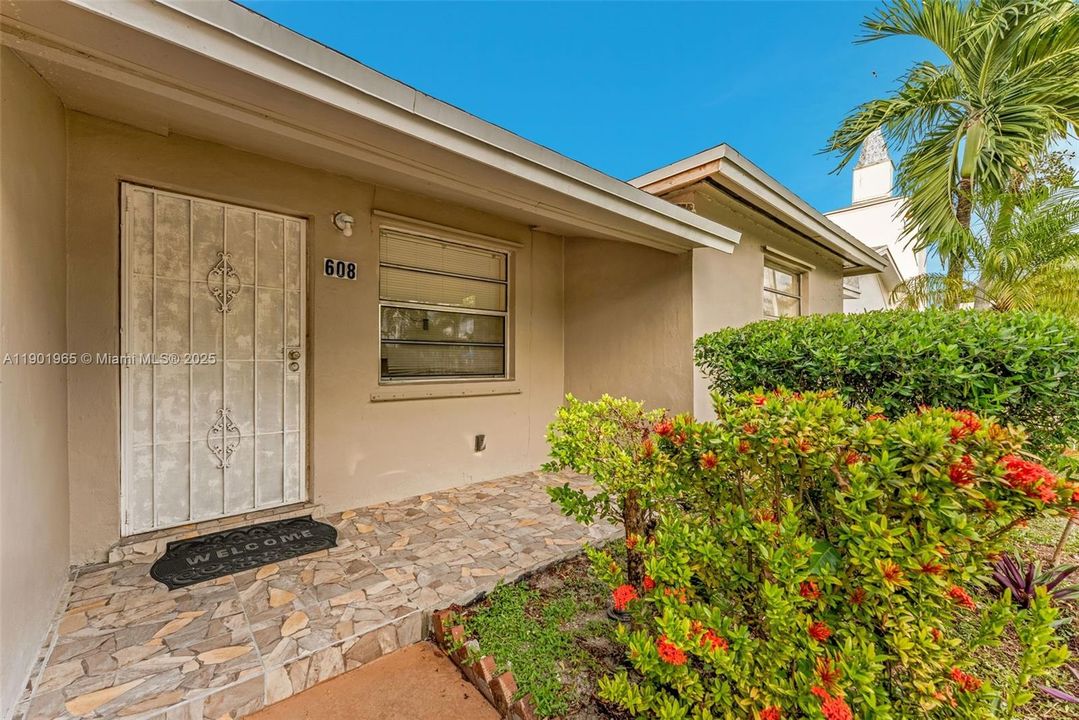 For Sale: $450,000 (4 beds, 3 baths, 1472 Square Feet)