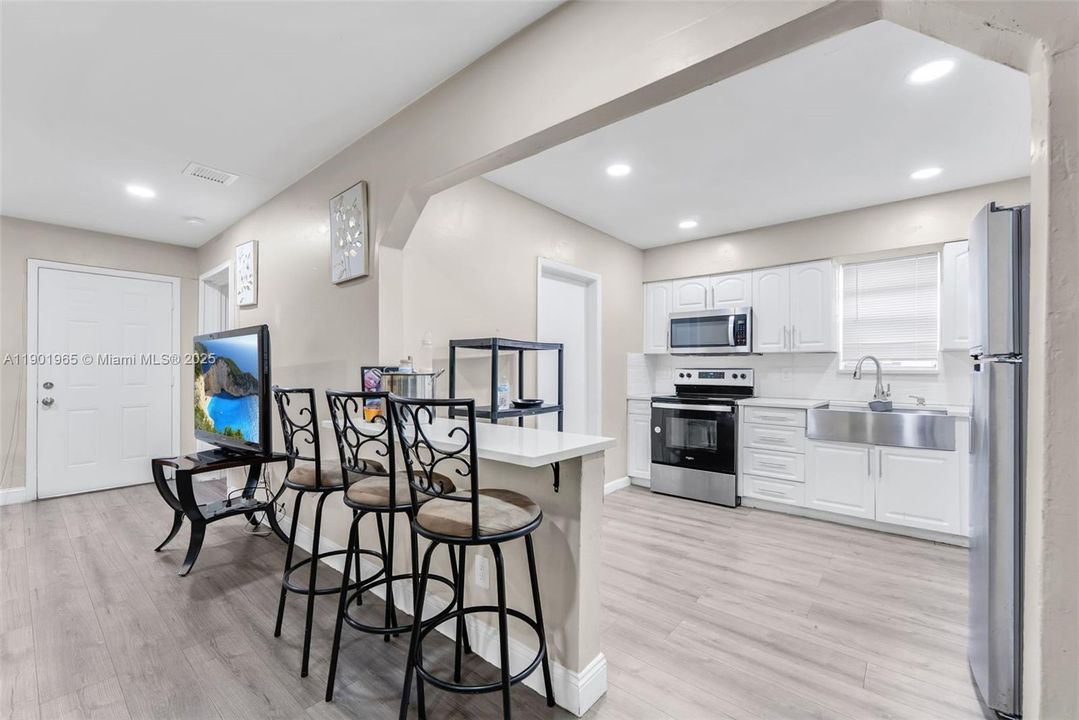 For Sale: $450,000 (4 beds, 3 baths, 1472 Square Feet)