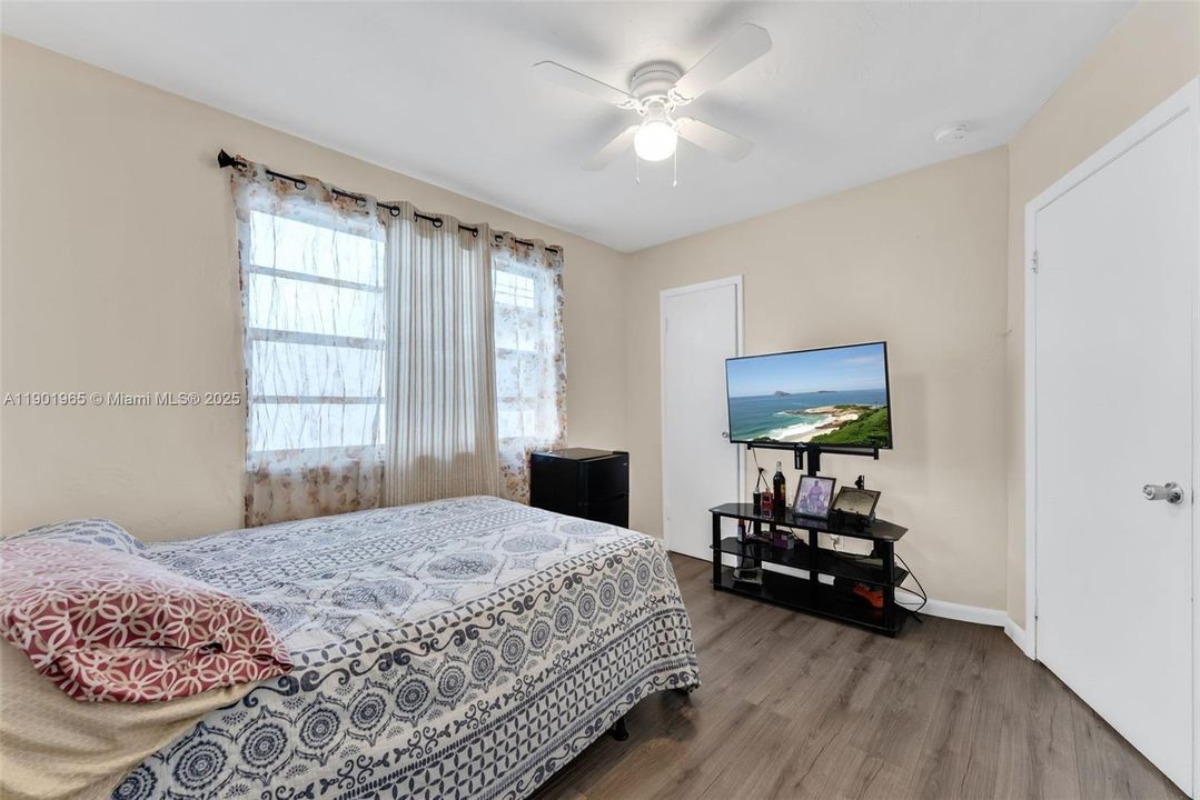 For Sale: $450,000 (4 beds, 3 baths, 1472 Square Feet)