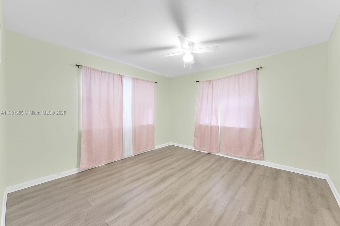 For Sale: $450,000 (4 beds, 3 baths, 1472 Square Feet)