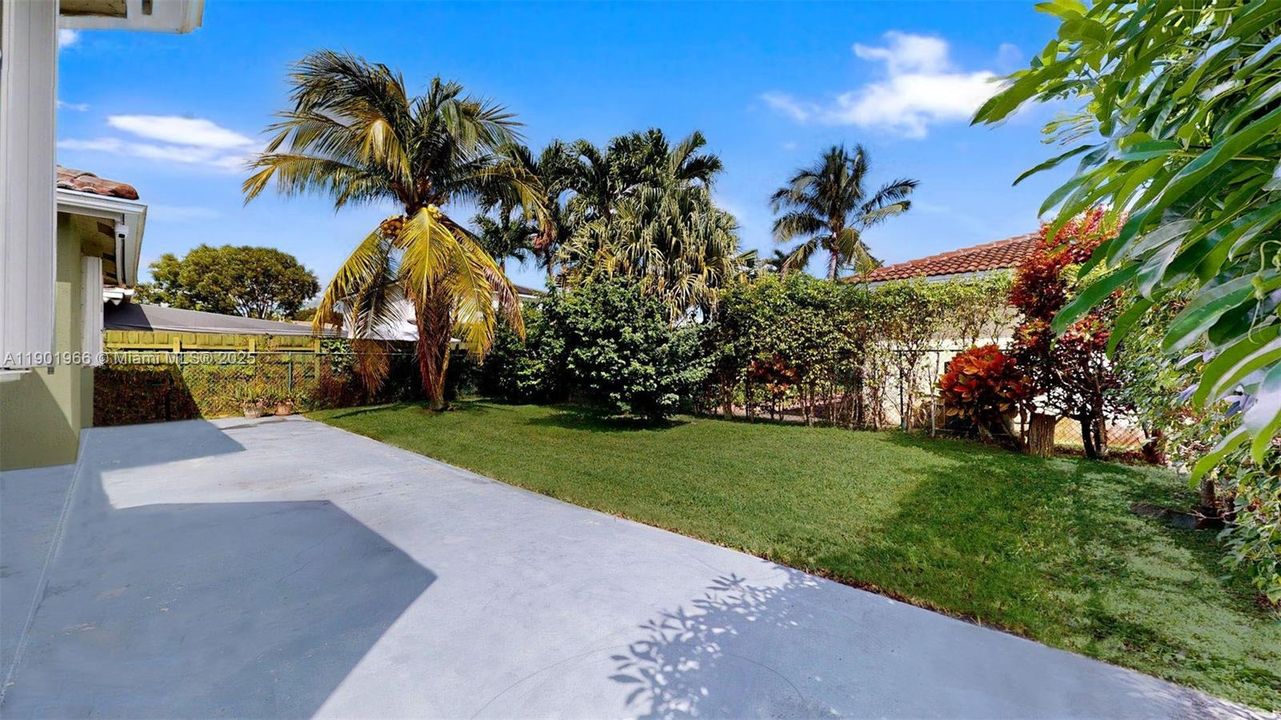 Recently Rented: $3,600 (3 beds, 2 baths, 1570 Square Feet)