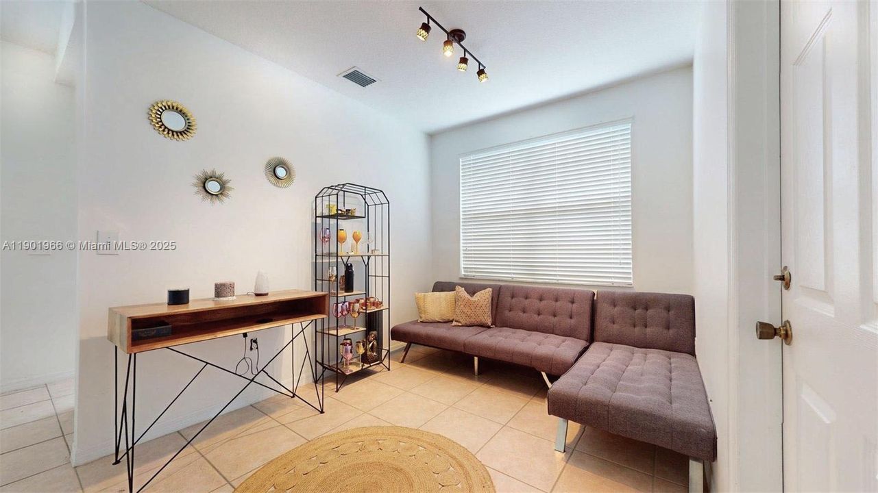 Recently Rented: $3,600 (3 beds, 2 baths, 1570 Square Feet)