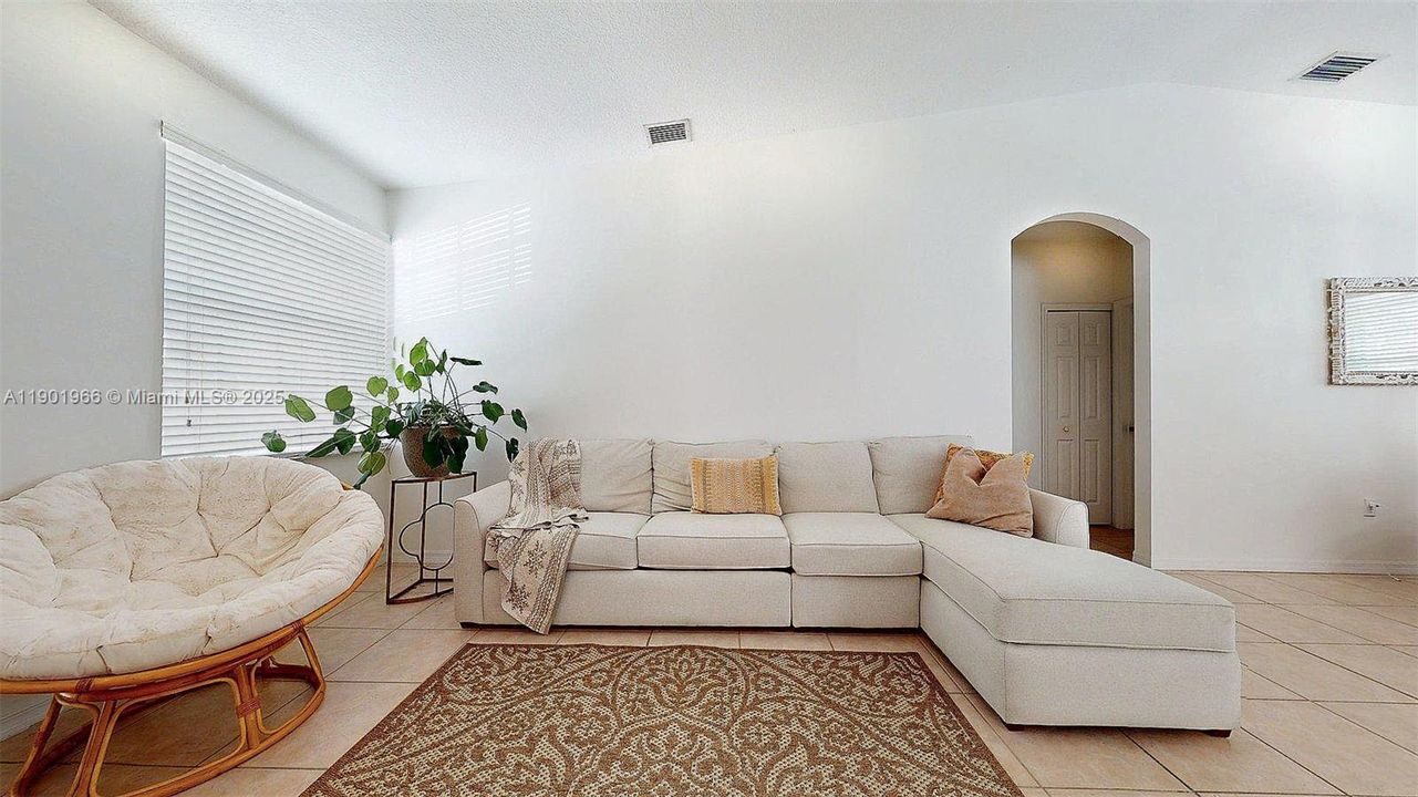 Recently Rented: $3,600 (3 beds, 2 baths, 1570 Square Feet)