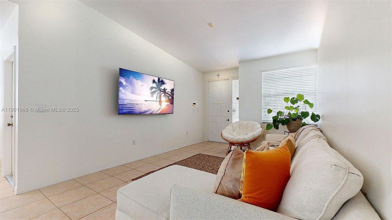 Recently Rented: $3,600 (3 beds, 2 baths, 1570 Square Feet)