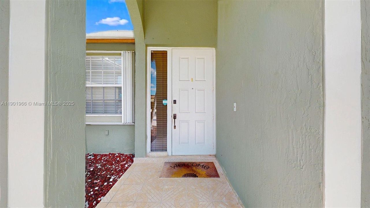 Recently Rented: $3,600 (3 beds, 2 baths, 1570 Square Feet)