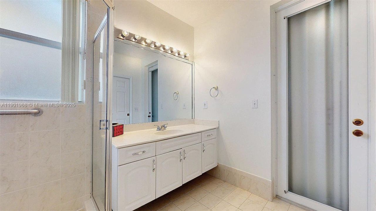 Recently Rented: $3,600 (3 beds, 2 baths, 1570 Square Feet)