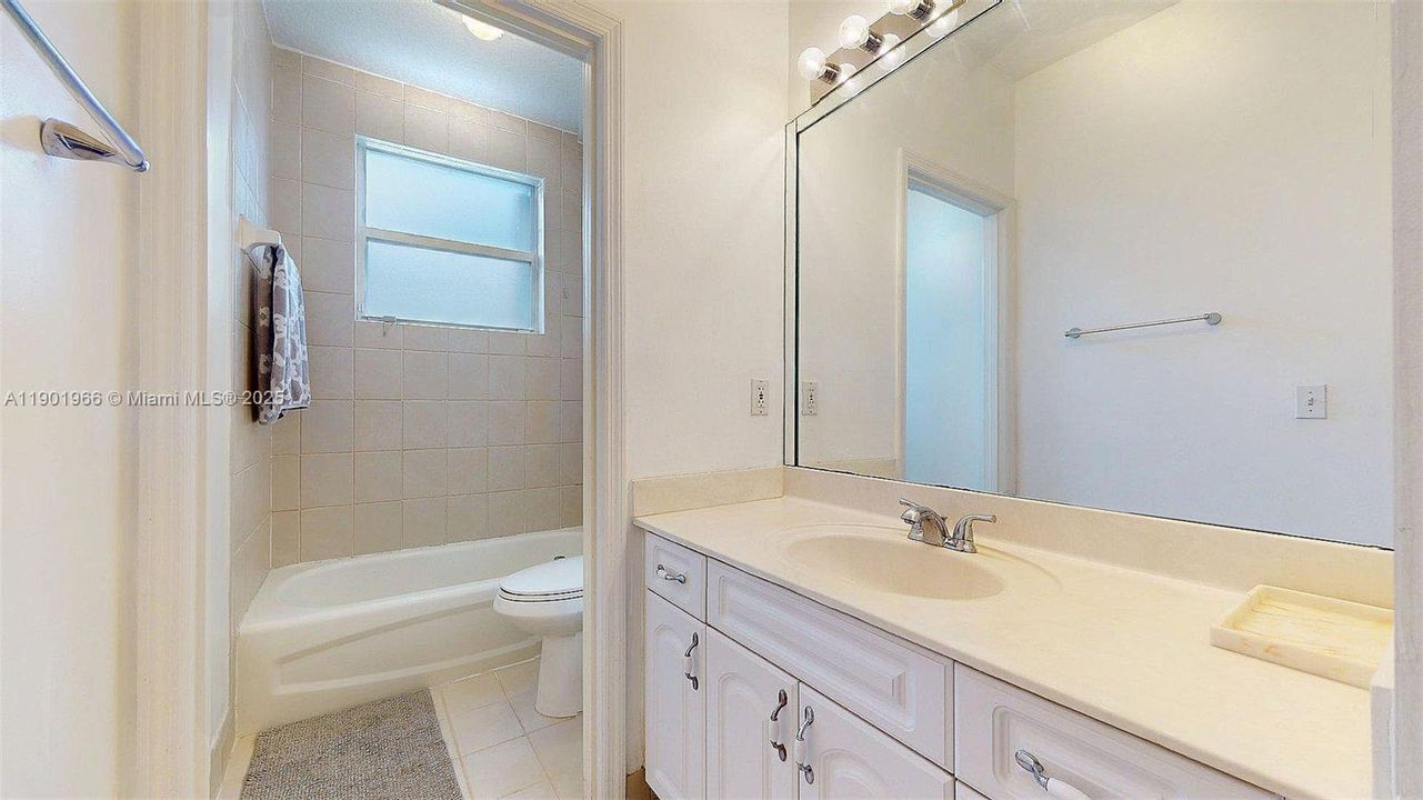 Recently Rented: $3,600 (3 beds, 2 baths, 1570 Square Feet)