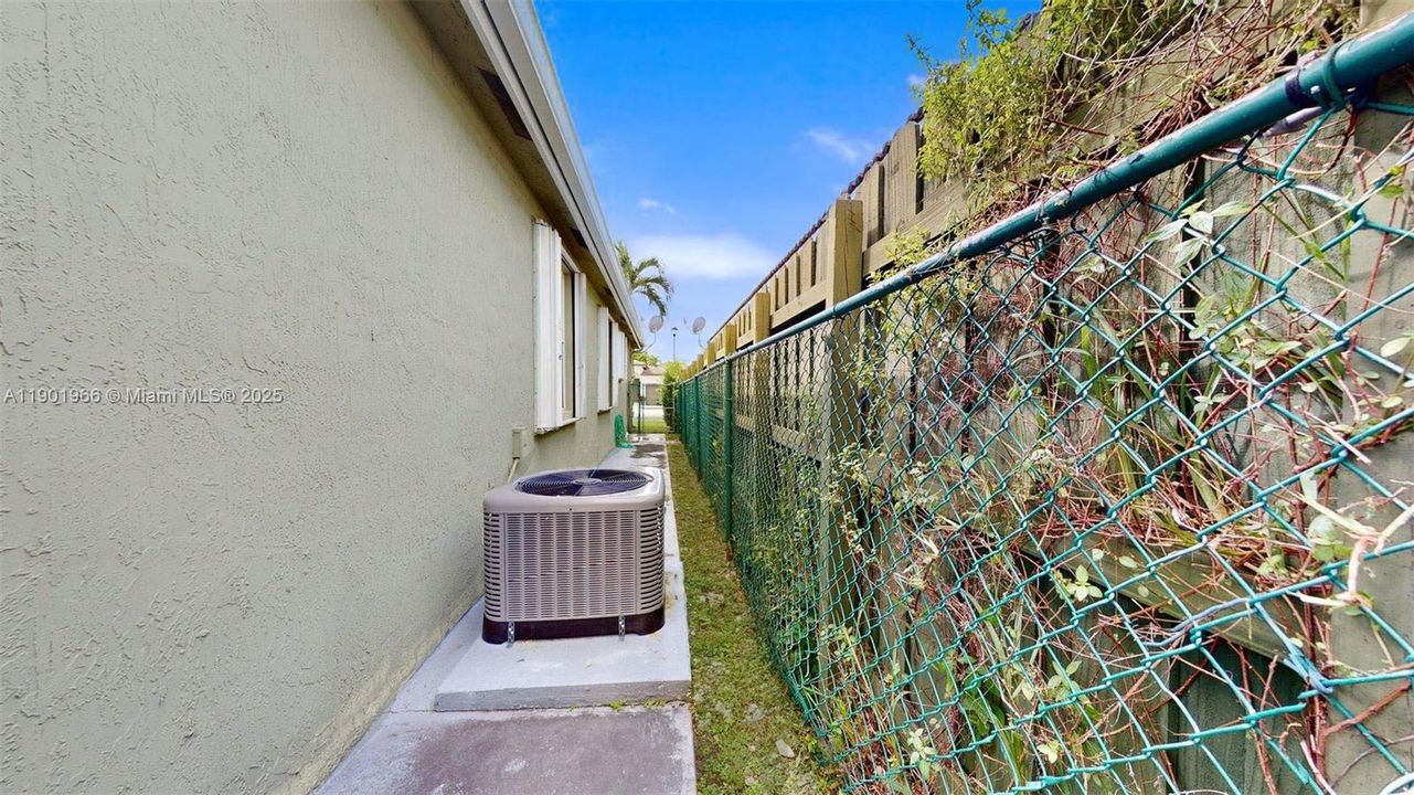 Recently Rented: $3,600 (3 beds, 2 baths, 1570 Square Feet)