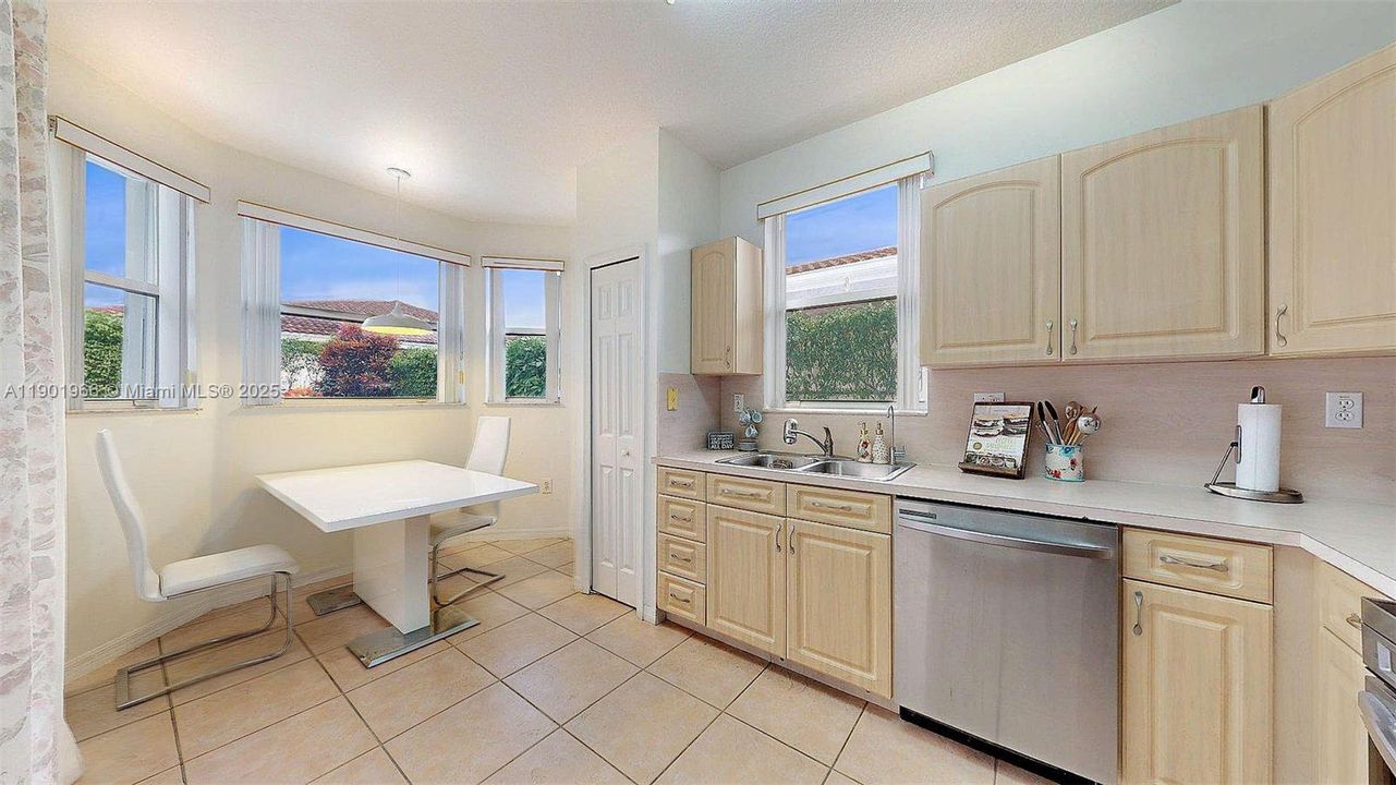 Recently Rented: $3,600 (3 beds, 2 baths, 1570 Square Feet)