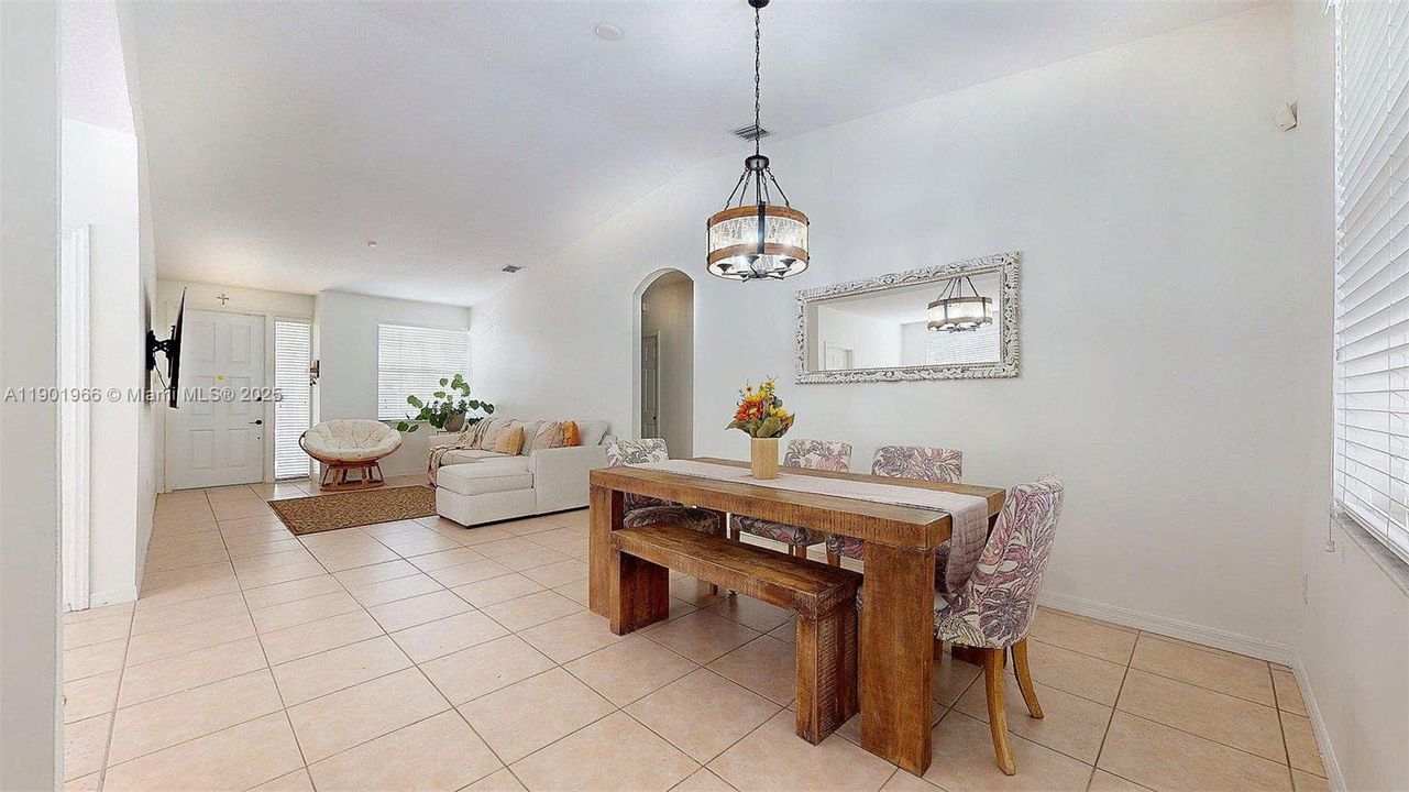 Recently Rented: $3,600 (3 beds, 2 baths, 1570 Square Feet)